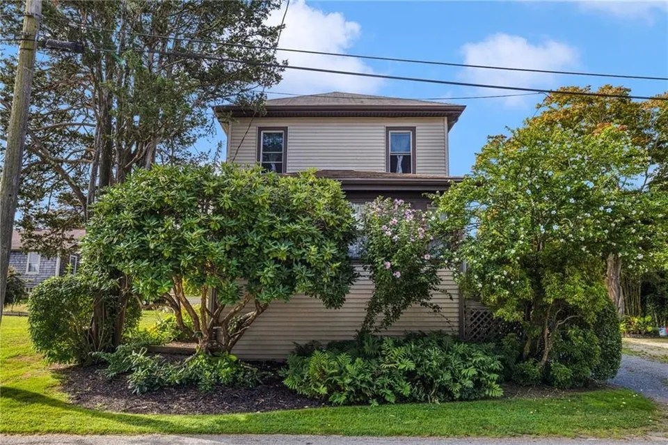 7 Windsor St, Jamestown, RI 02835 750,000