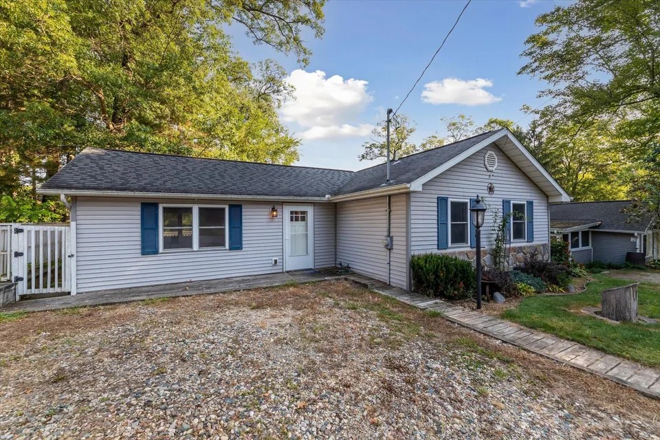 149 St Marys Lake Rd, Battle Creek, MI 49017 214,999