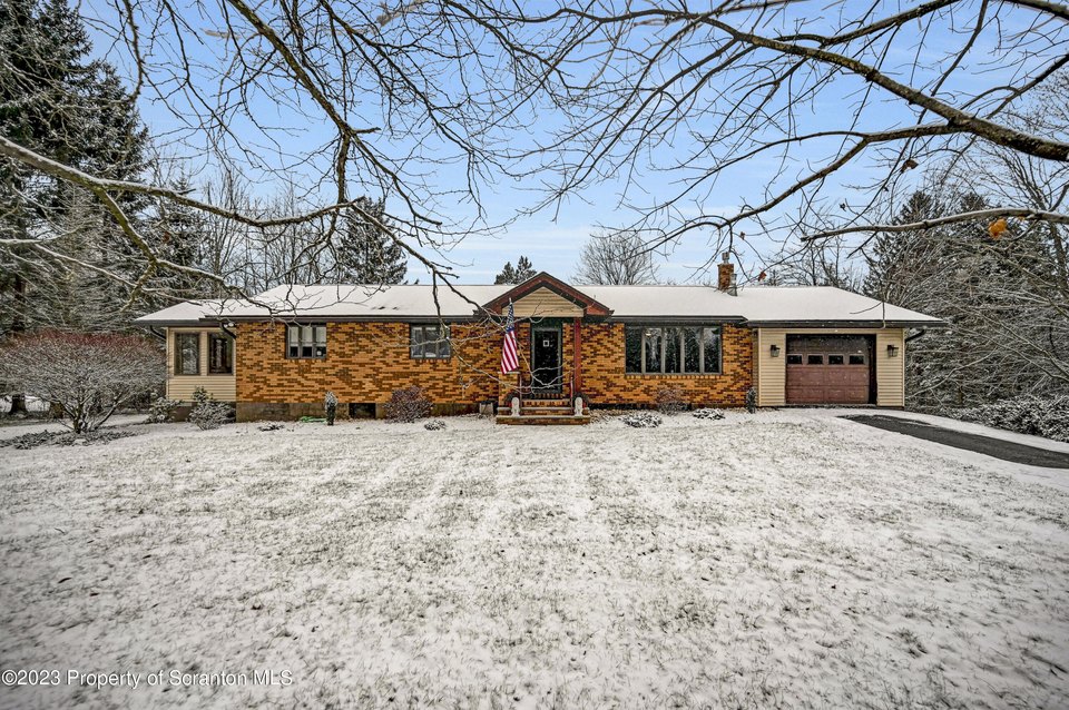 355 Summit Woods Rd, Roaring Brook Township, PA 18444
