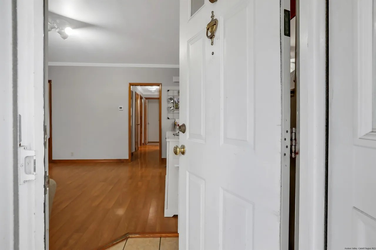 36 Peckham Rd, Poughkeepsie, NY 12603