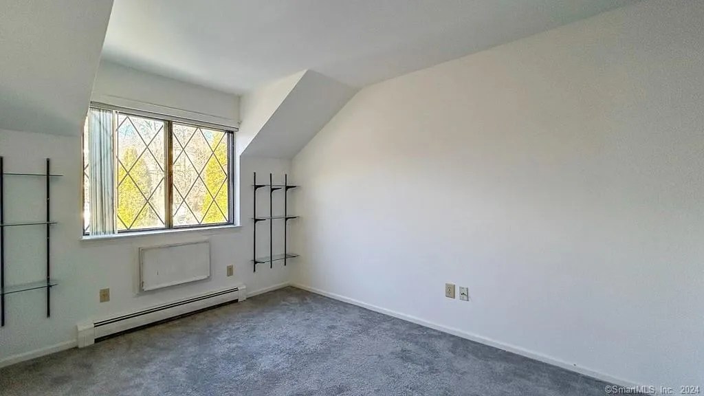 8 Derby Ct Unit 8, Brookfield, CT 06804