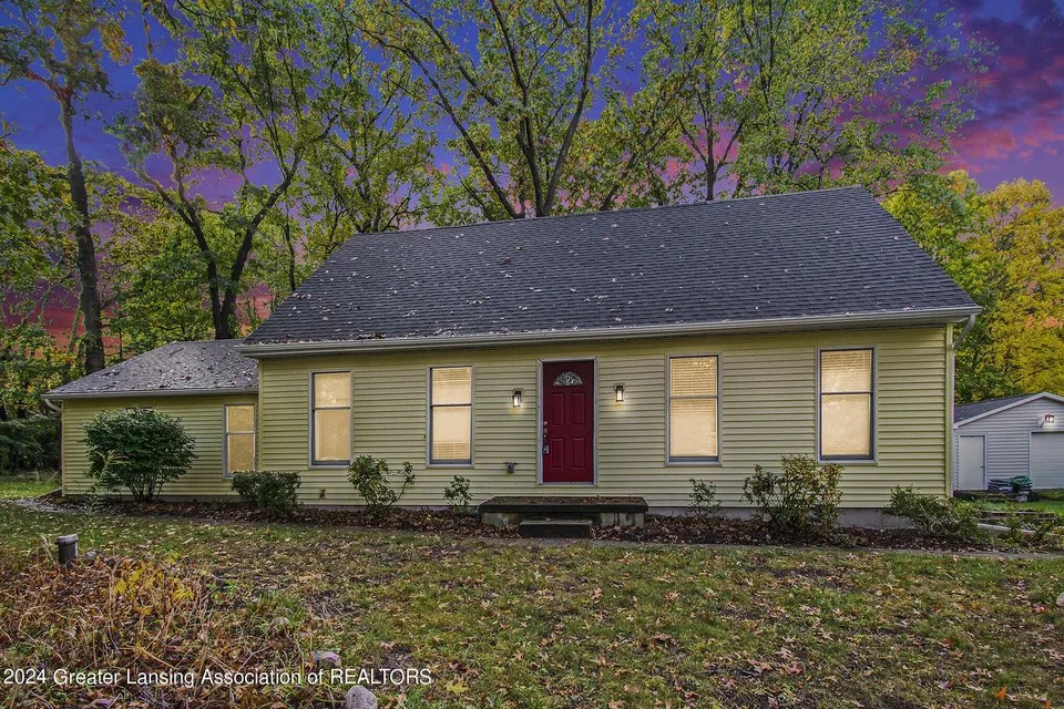 120 Granite Dr, Williamston, MI 48895 350,000