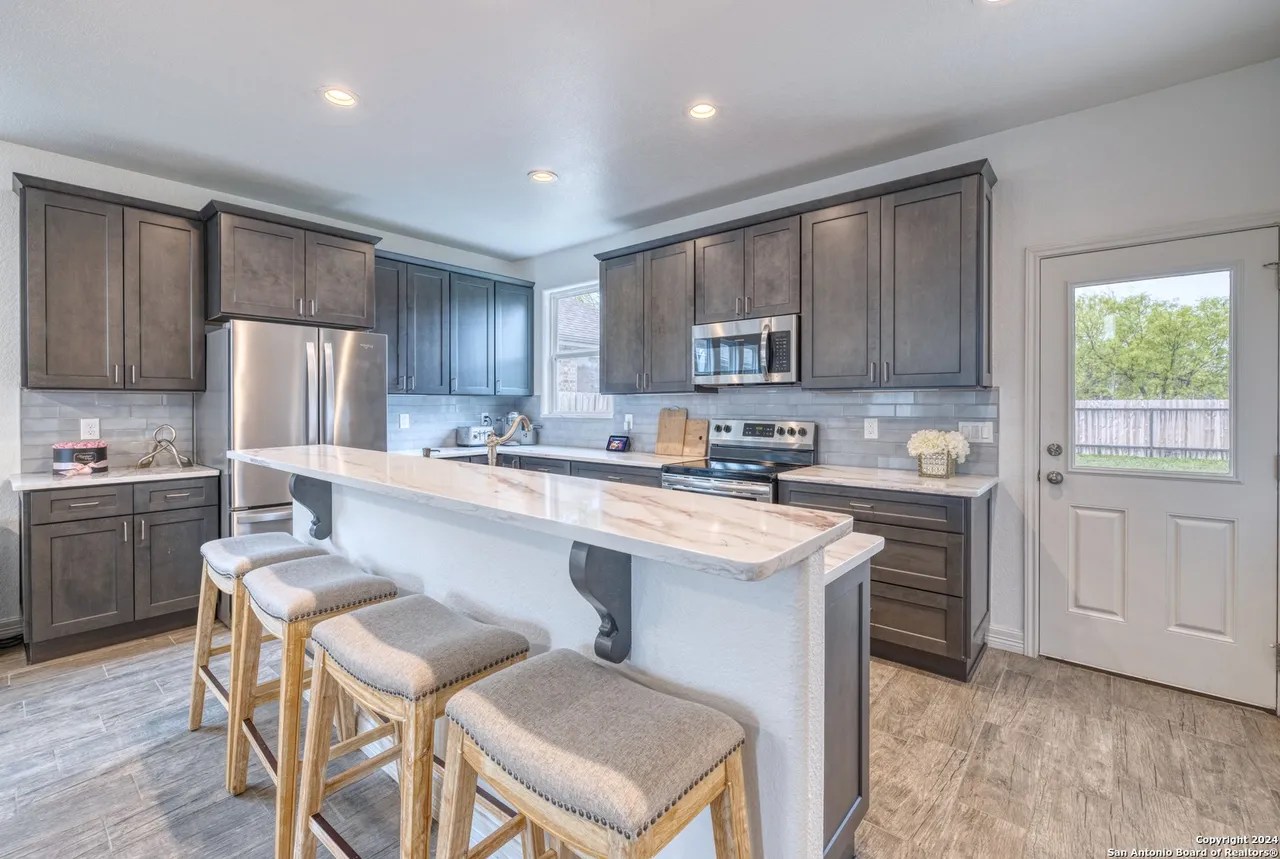 For Sale 20 Rio Seco Dr, Uvalde, TX 78801