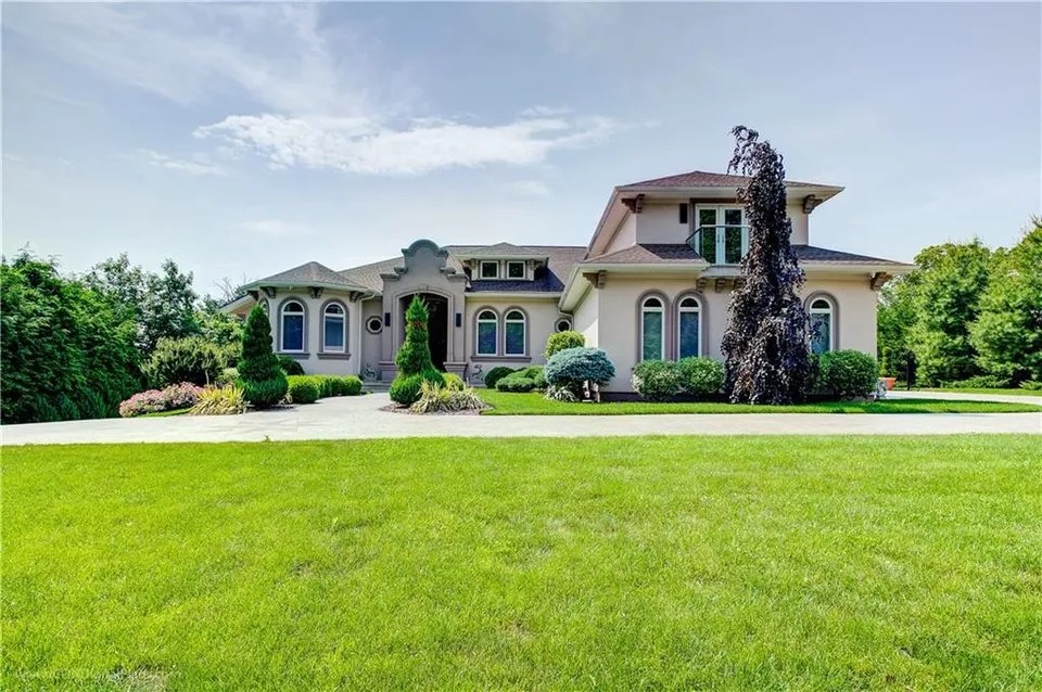 17 Paddock Dr, Lincoln, RI 02865