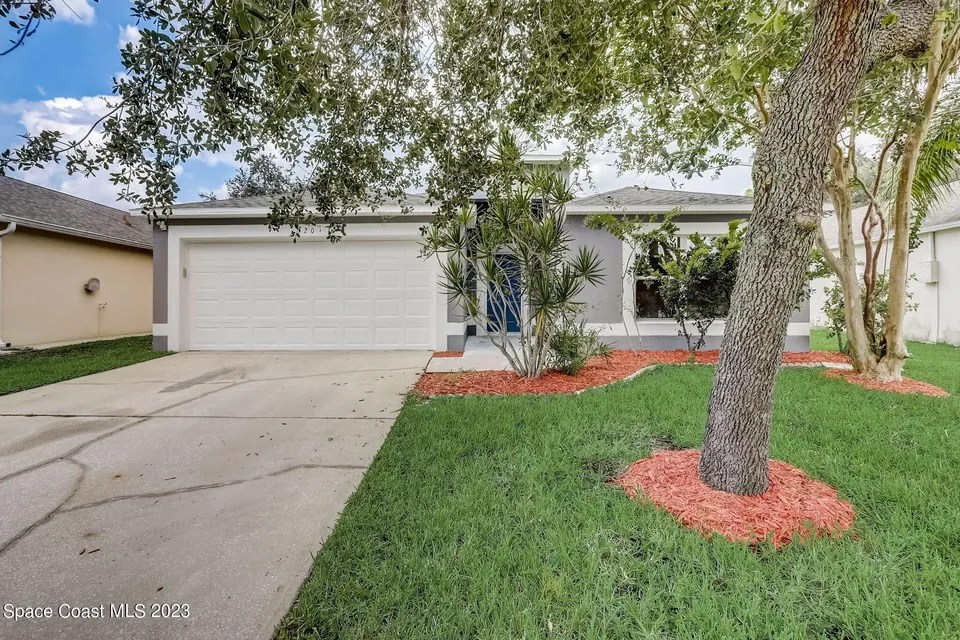 520 Wickham Lakes Dr, Melbourne, FL 32940