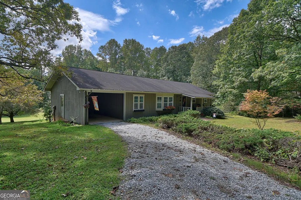 449 Carnes Rd, Tiger, GA 30576 549,000