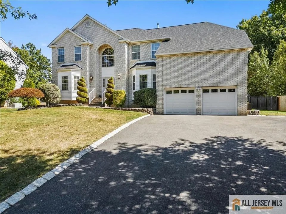 12 Red Oak Ct, Monroe, NJ 08831 1,149,900