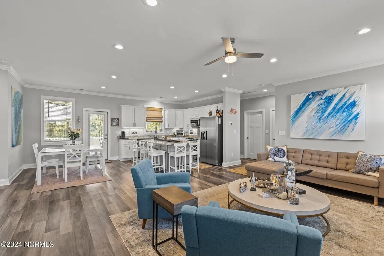 For Sale 108 Evergreen Ln, Pine Knoll Shores, NC 28512