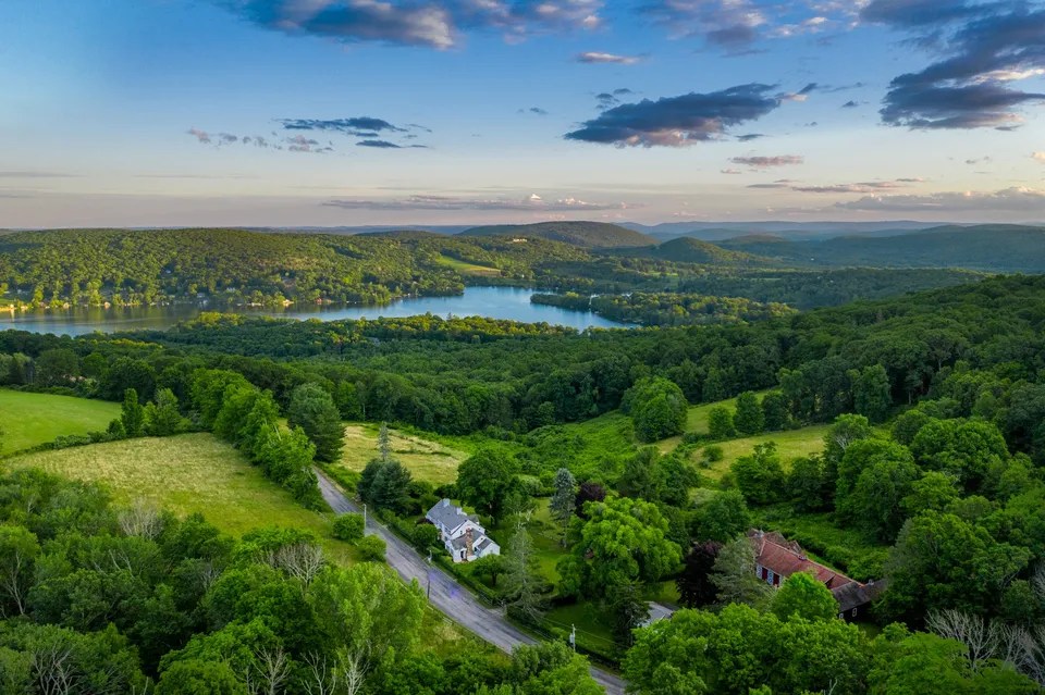 Warren, CT 06777 12,995,000