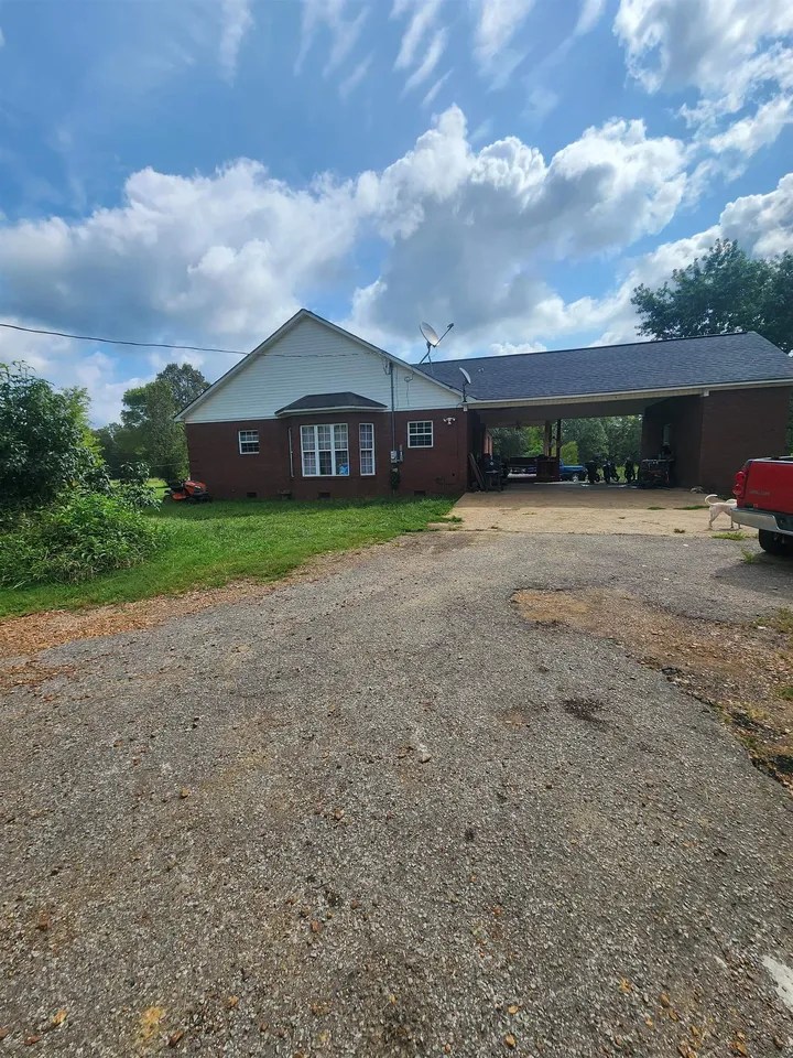 413 Tulu Ln, Michie, TN 38357