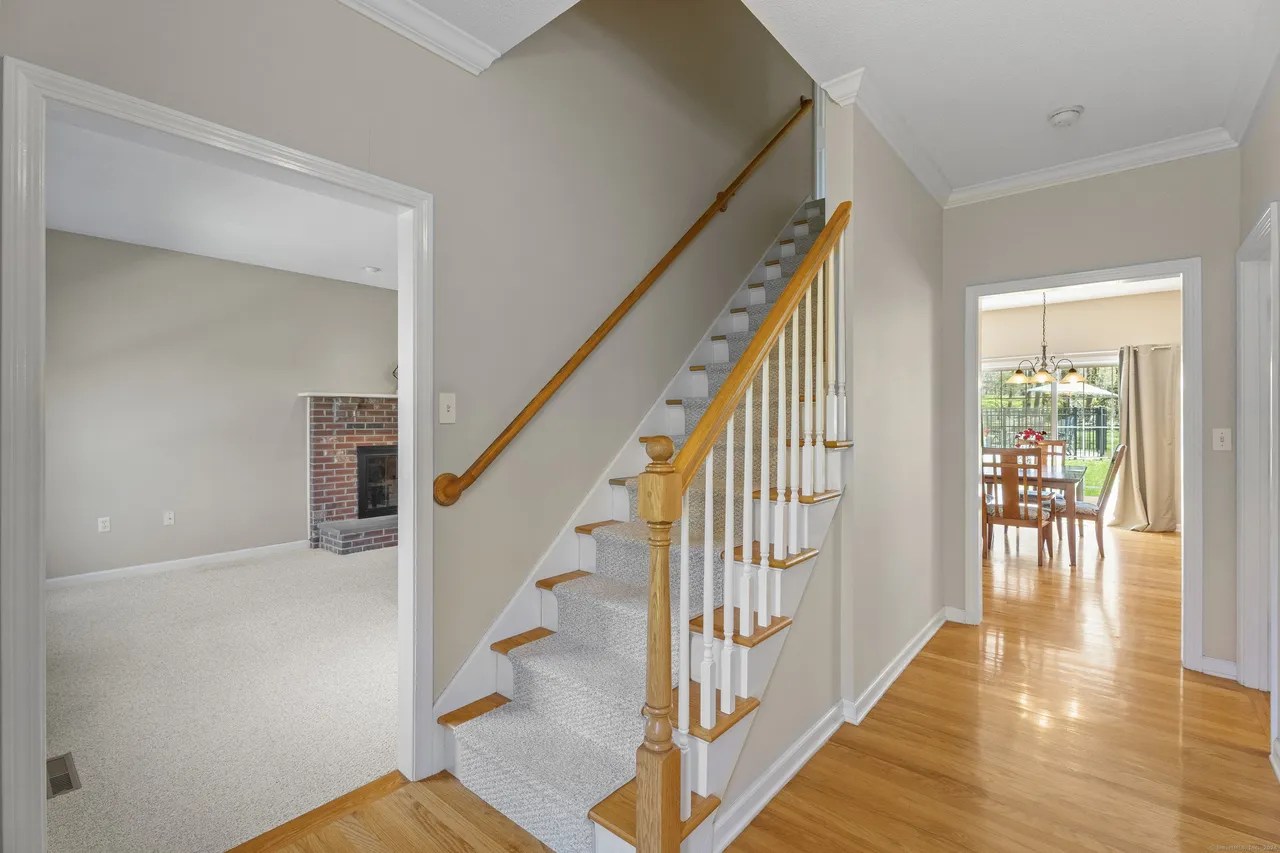 940 Ward Ln, Cheshire, CT 06410