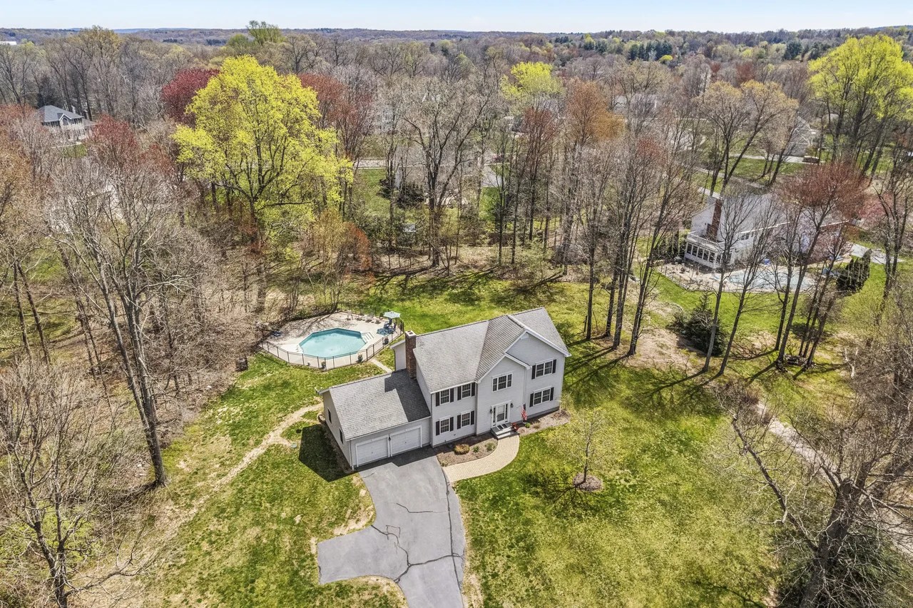 940 Ward Ln, Cheshire, CT 06410