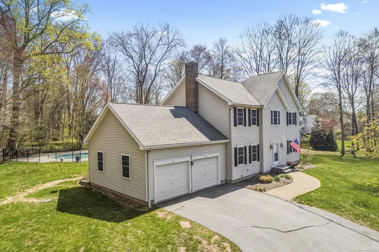 940 Ward Ln, Cheshire, CT 06410