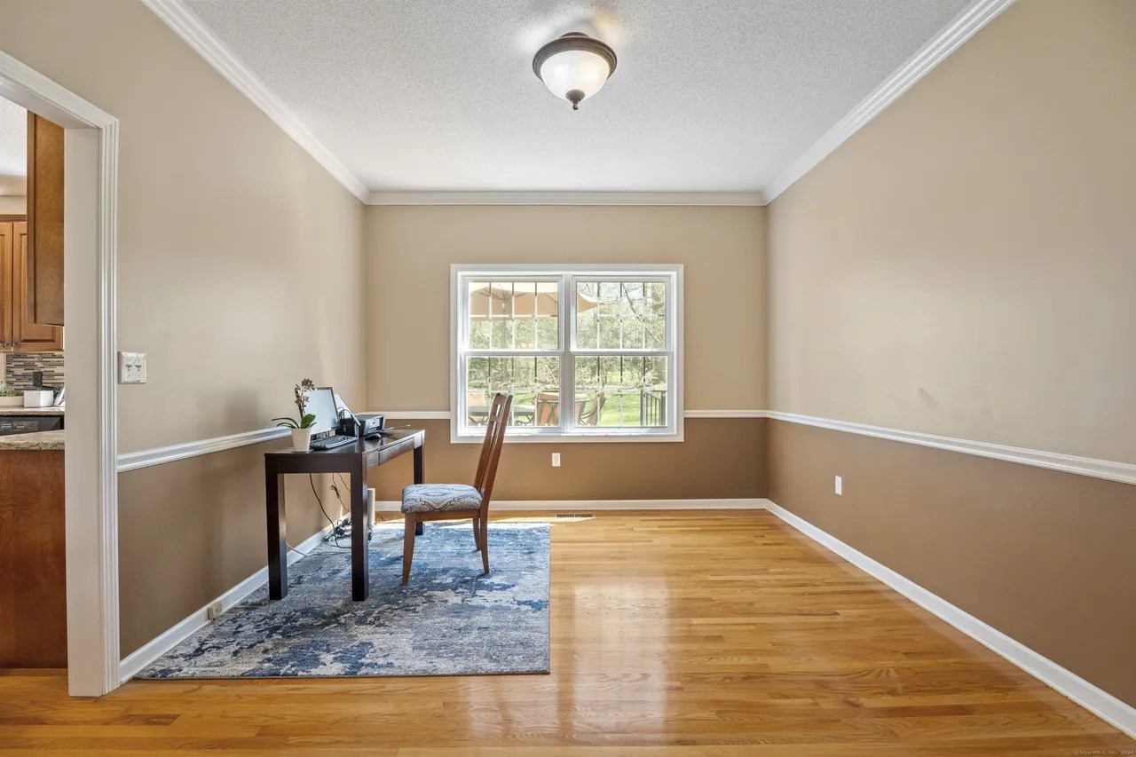 940 Ward Ln, Cheshire, CT 06410