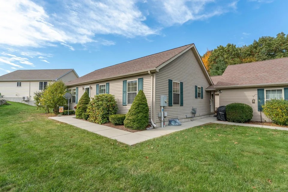 3 Owls Nest Ct Unit 3, Killingly, CT 06239 365,000