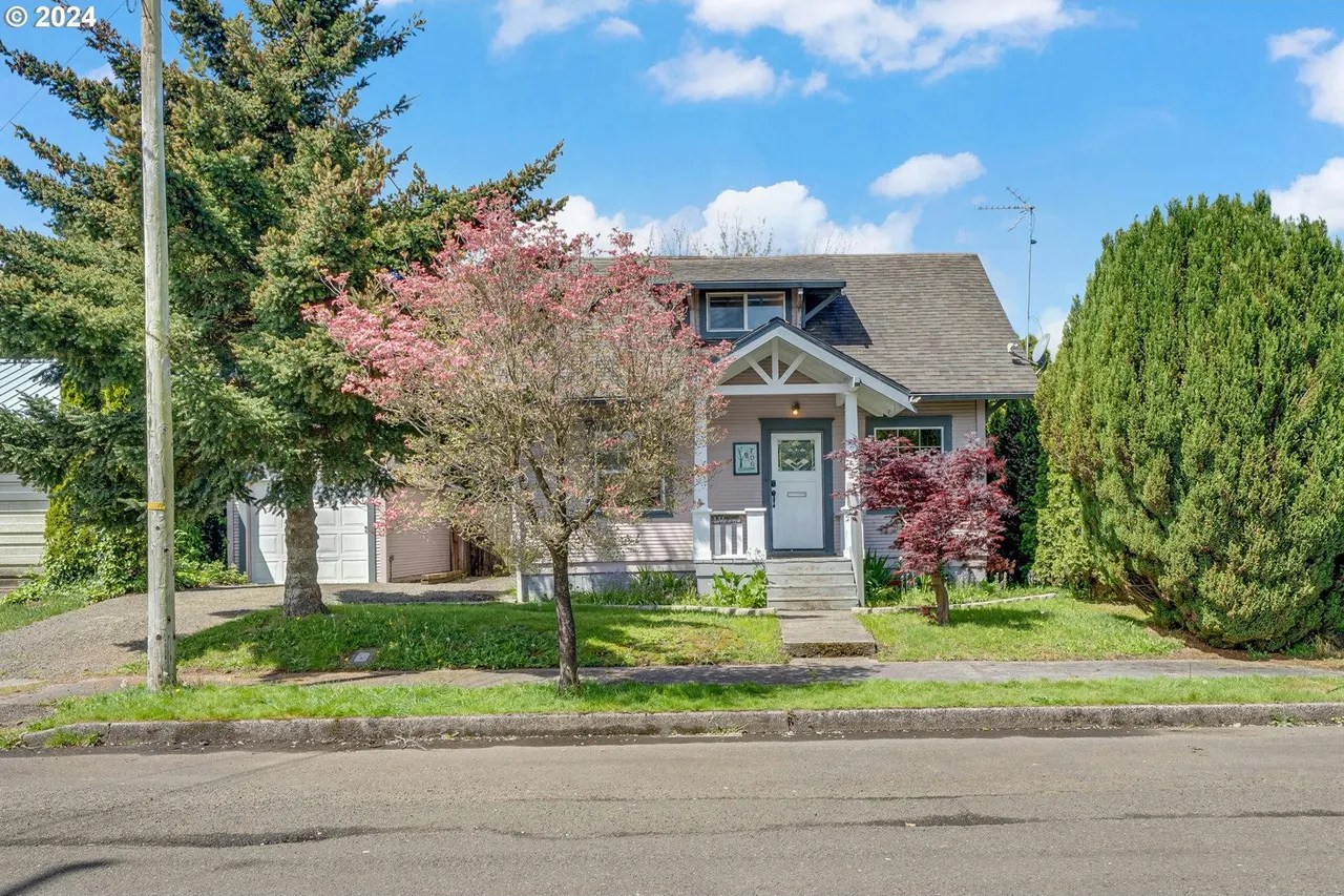 For Sale 706 Ivy Ave, Tillamook, OR 97141