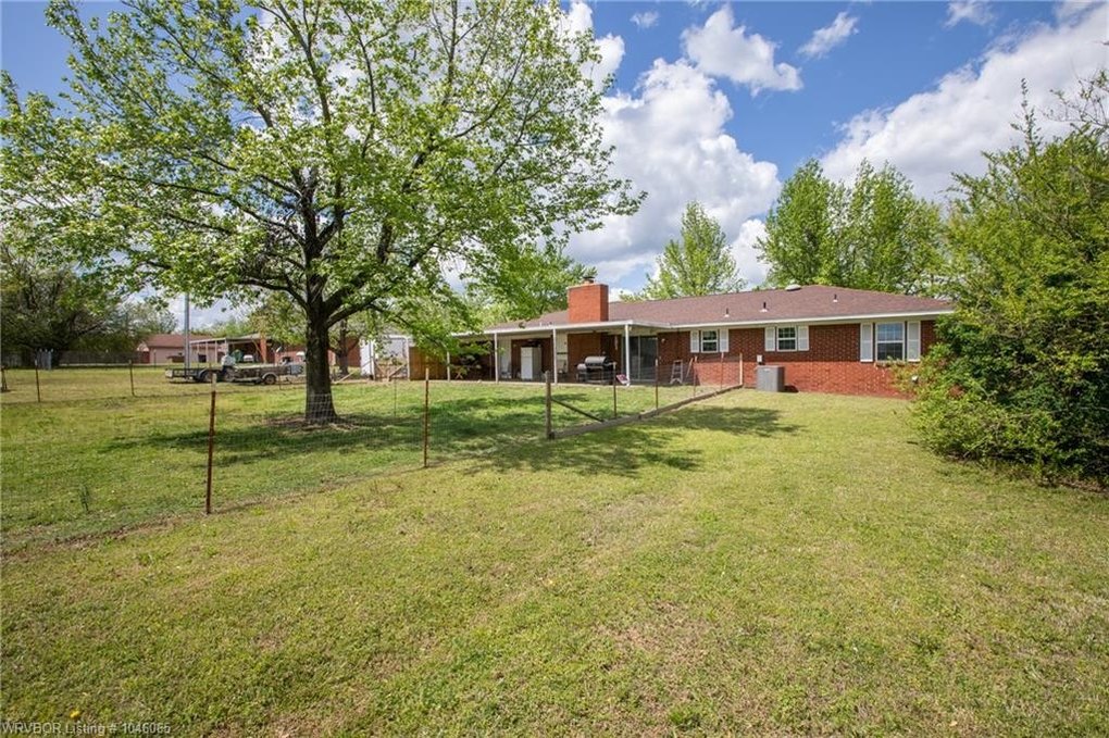 1912 Fisher Rd, Muldrow, OK 74948