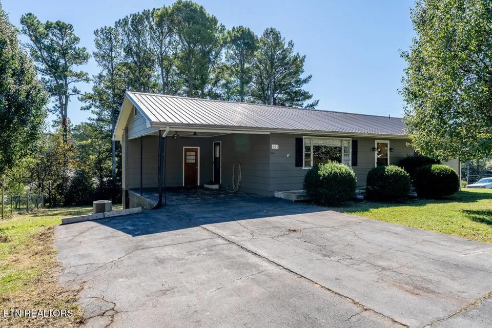 445 Sunset Dr, Sweetwater, TN 37874 330,000