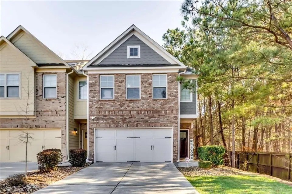 1547 Paxton Dr SW, Lilburn, GA 30047