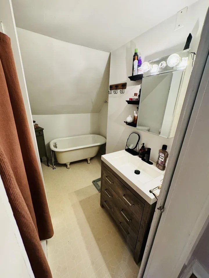 479 Valley Ave, Bangor, ME 04401