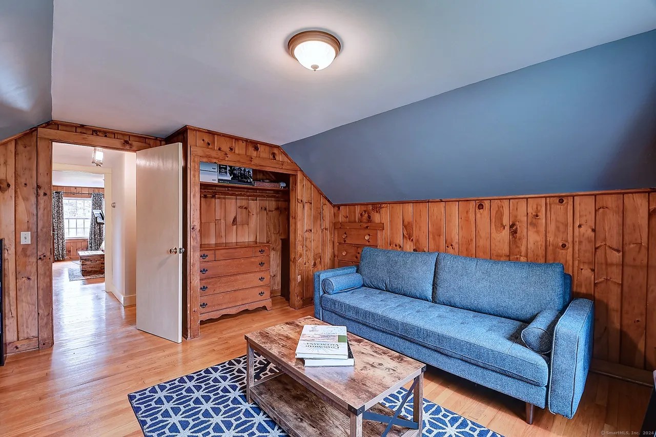 124 Bartlett St, Portland, CT 06480