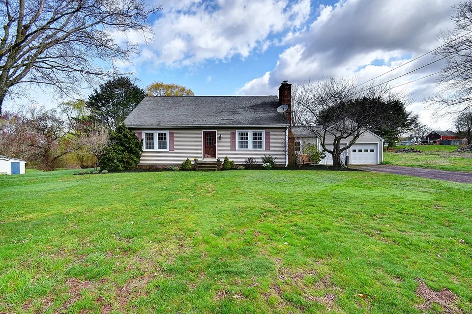 124 Bartlett St, Portland, CT 06480