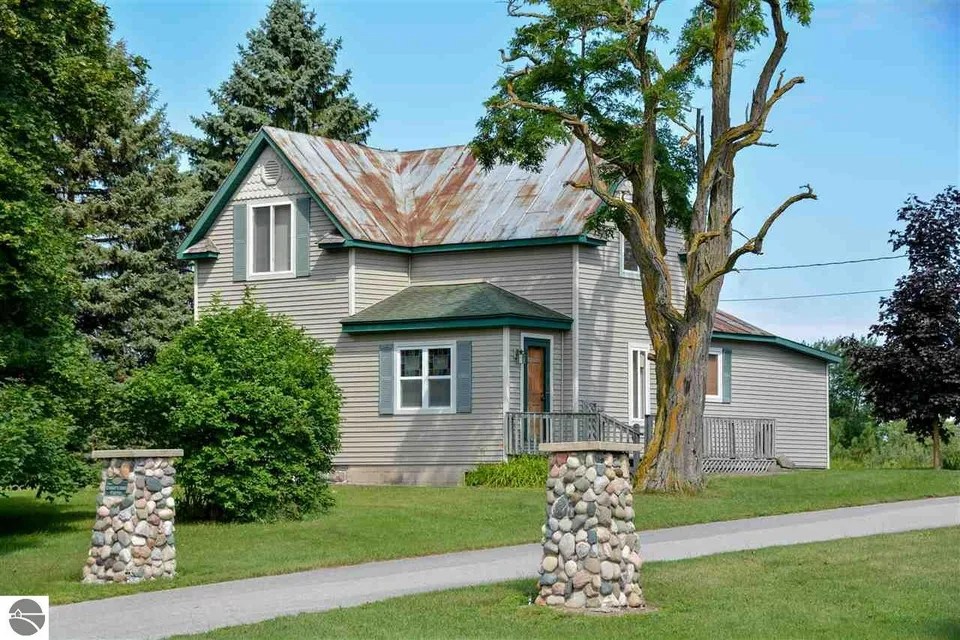 3105 Supply Rd, Traverse City, MI 49696