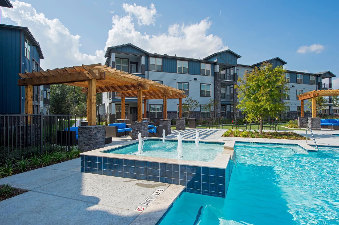 Humble, TX Luxury apartments near the lake 🚤🛶 Houston Apartment