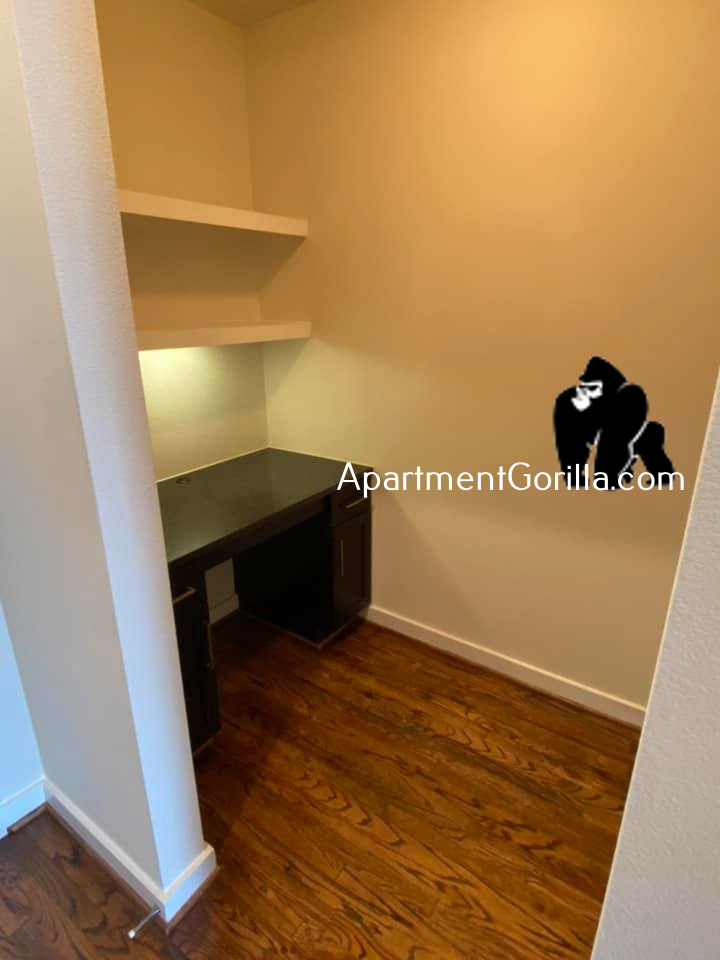 Luxury Downtown Midrise Near Minute Maid Park! 2 Months Free Rent