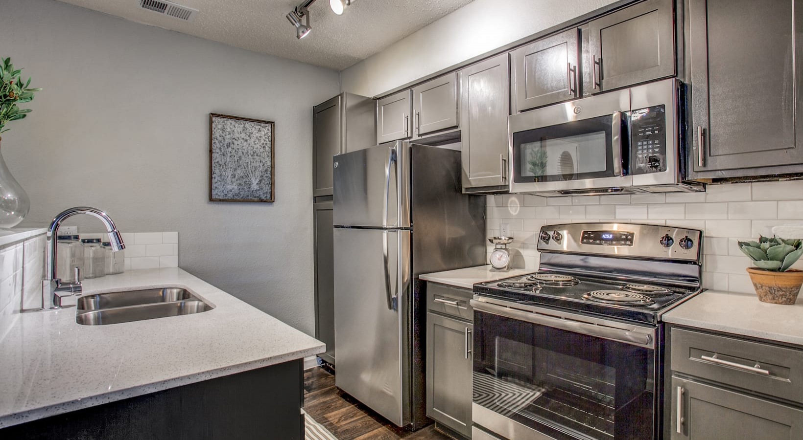 FT Worth Updated Apartments for Lease 2 Year Old Broken Lease OK