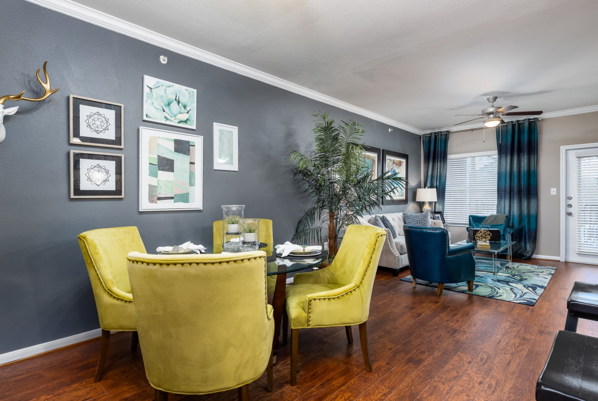[San Antonio] Luxurious Midrise Living Broken Eviction OK Apartment
