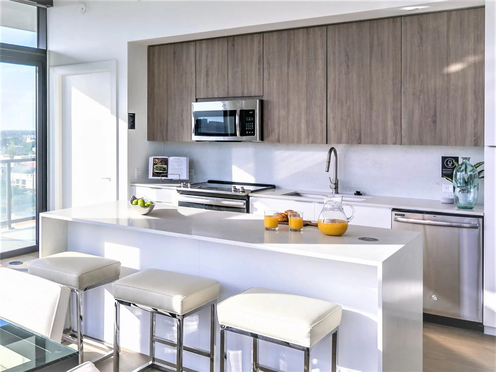 JUST LEASED!! Midtown Luxury High Rise Houston TX 1,500 Off 1st