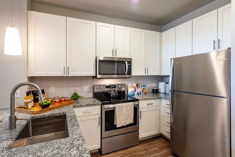 Houston TX New Luxury Apartments & Townhomes In Clear Lake Private Yards 1 Month FREE