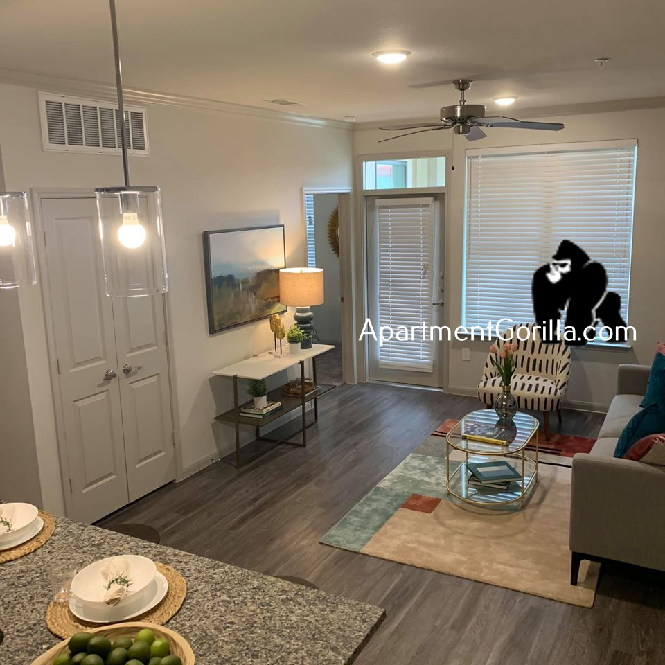 commandcenter2 2nd Chance Luxury Apartments 832.410.8487(013)