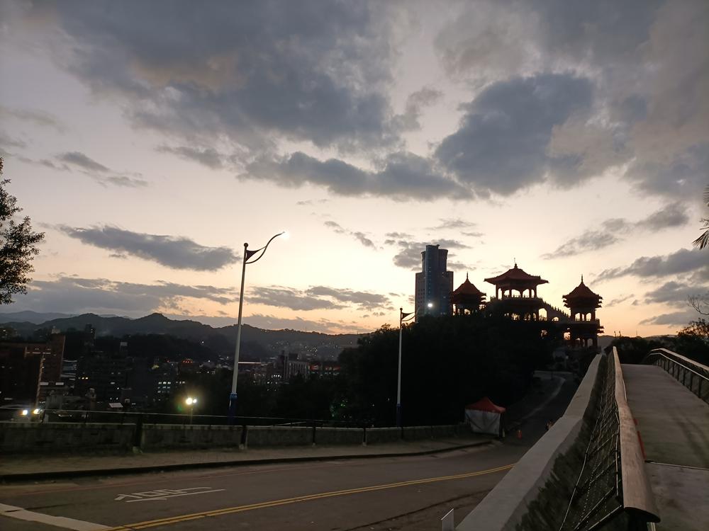 基隆  主普壇之  黃昏暮色 (上)