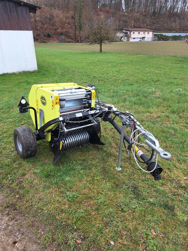 CAEB Mini-Rundballenpresse