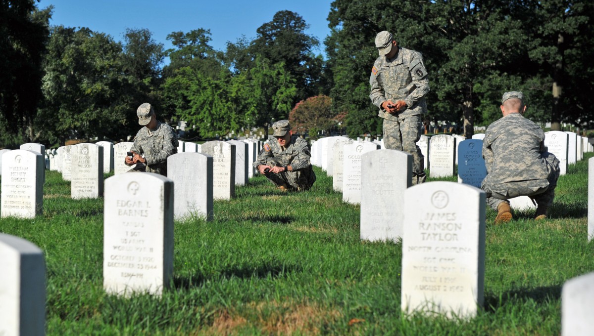 Soldiers help Arlington Cemetery reconcile burial records Article
