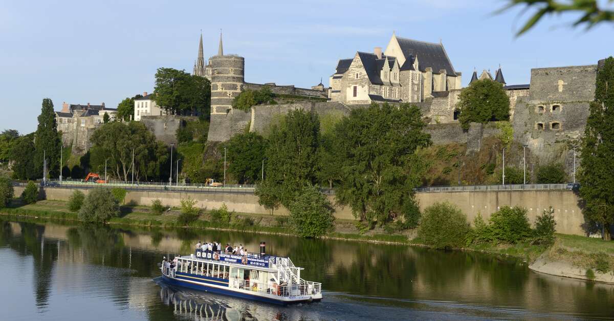 BATEAUPROMENADE L’HIRONDELLE (ChenilléChampteussé) Office de