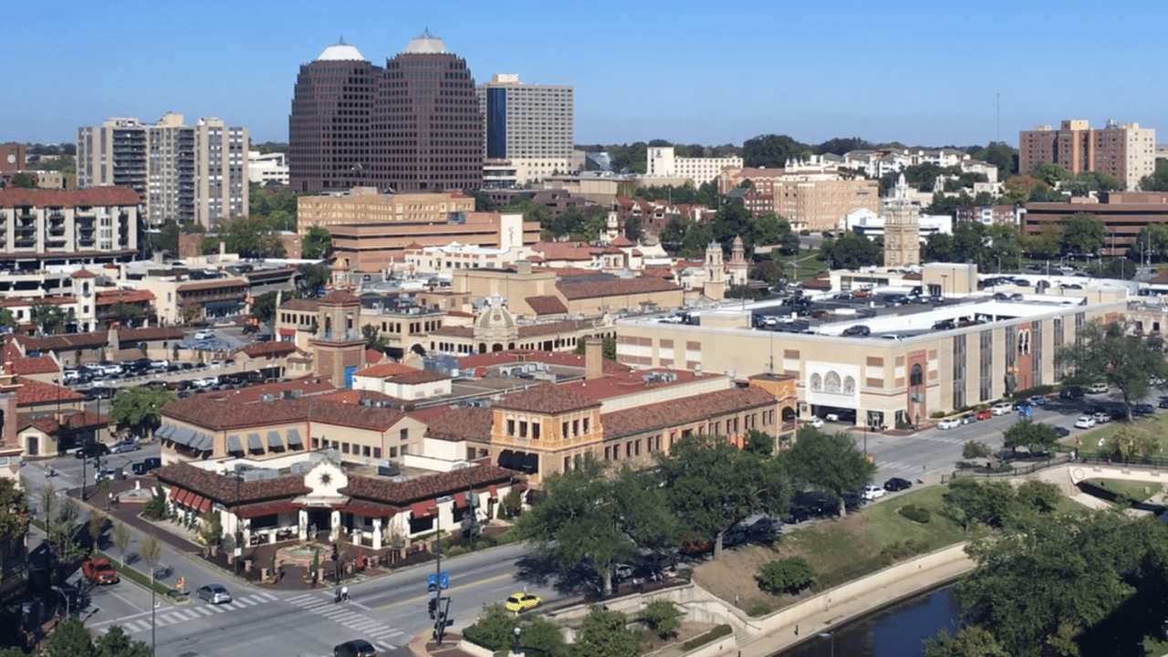 Learn All About The Country Club Plaza Things To Do