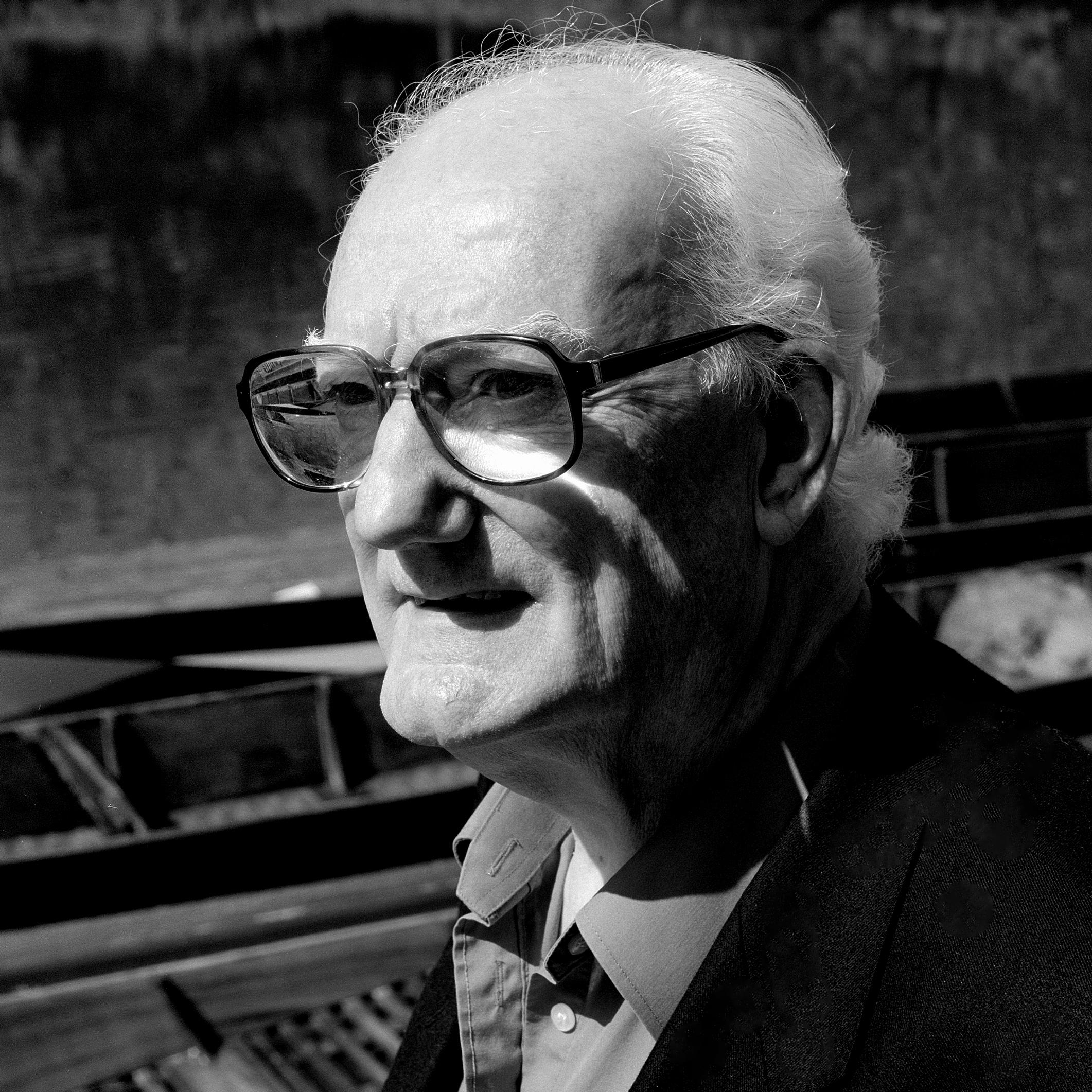 Bryan Magee, Who Brought Philosophy to British TV, Dies at 89