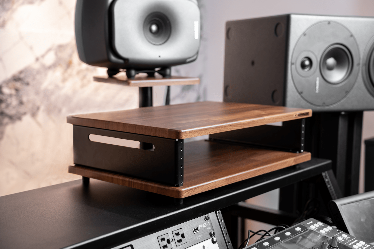 Wavebone Stella Rackmount Case (Wood, 4U) Gearlounge