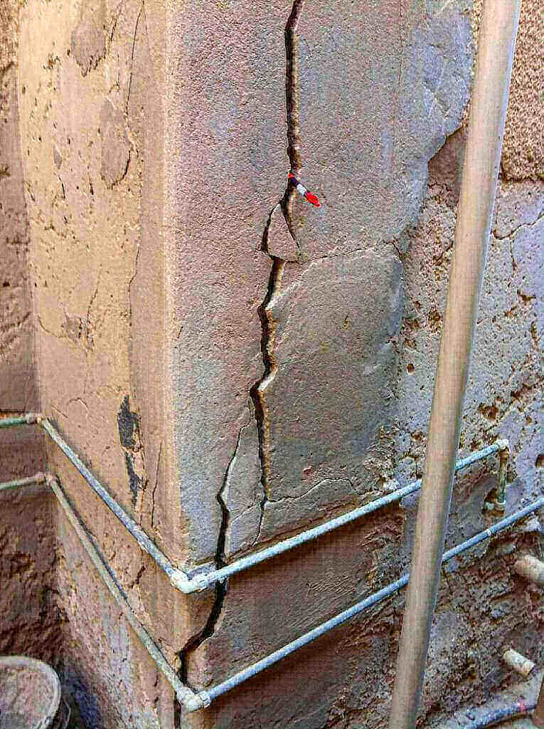 8 Basic Causes of Cracks in House