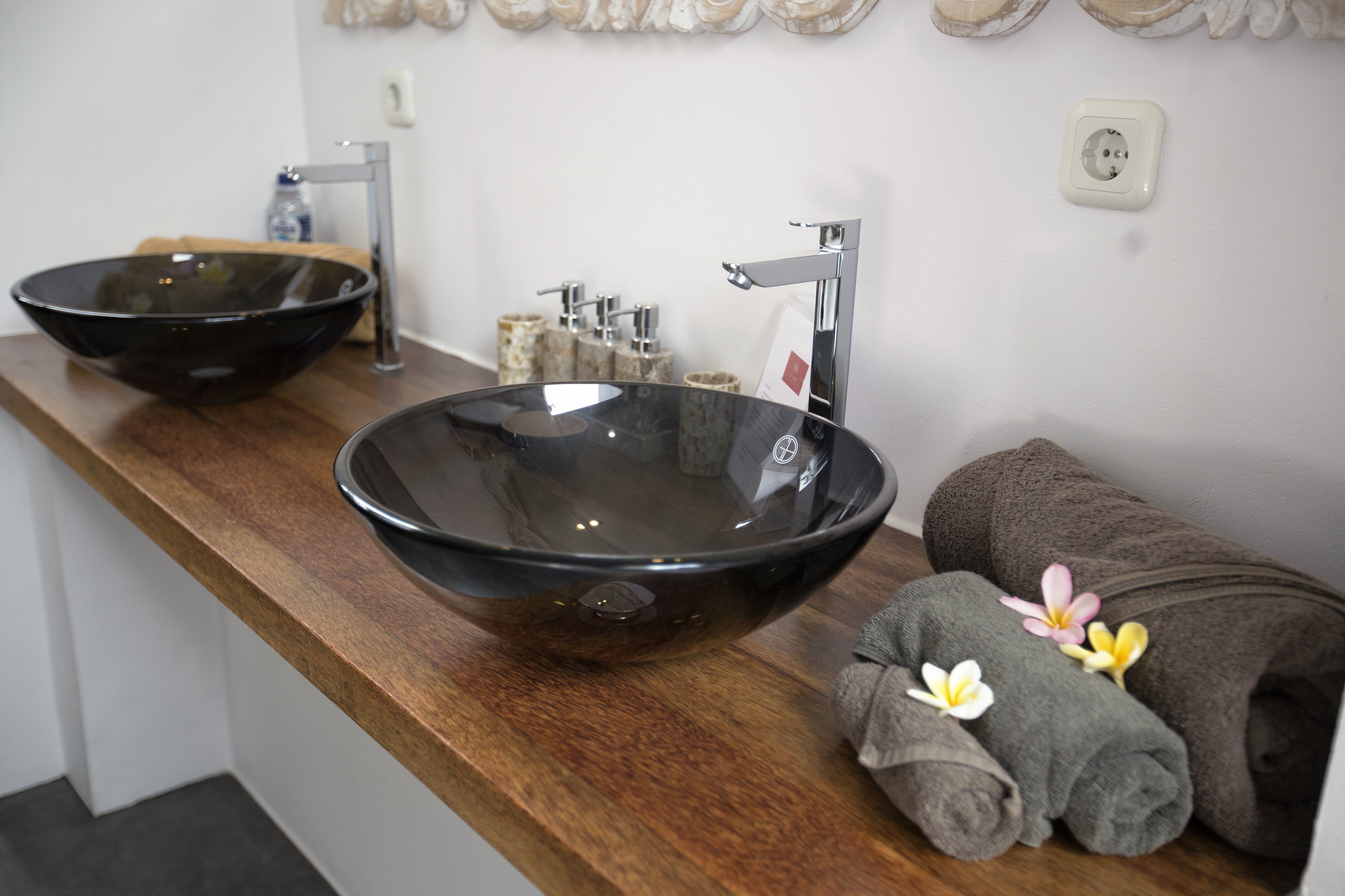 Stylish Ubud villa with shared pool and tropical garden in lovely