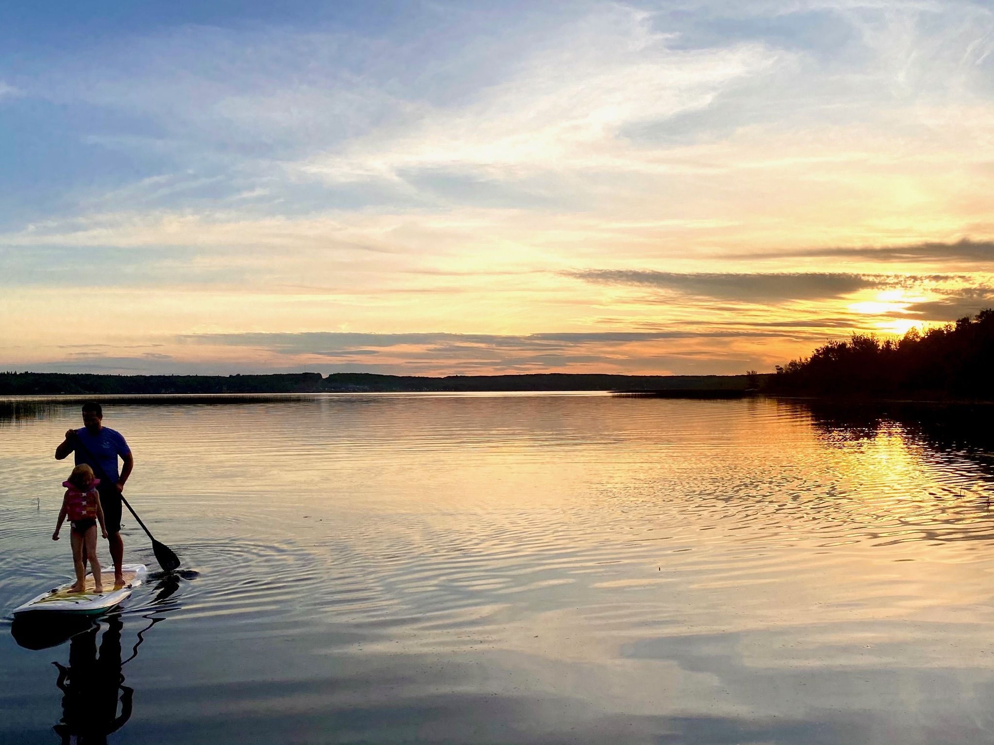 Spacious and private lakefront cabin on Lac la Nonne. Escape to the