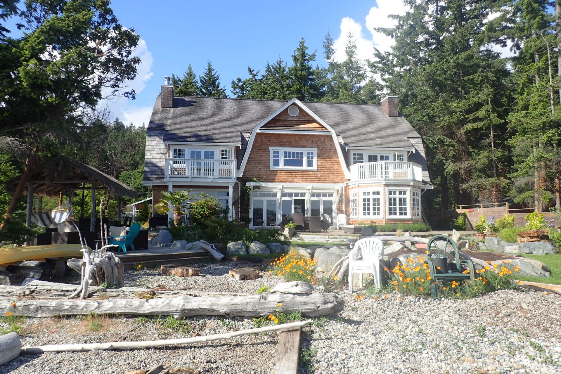 Near Vancouver Lovely 4 bedroom Waterfront beach house Sechelt