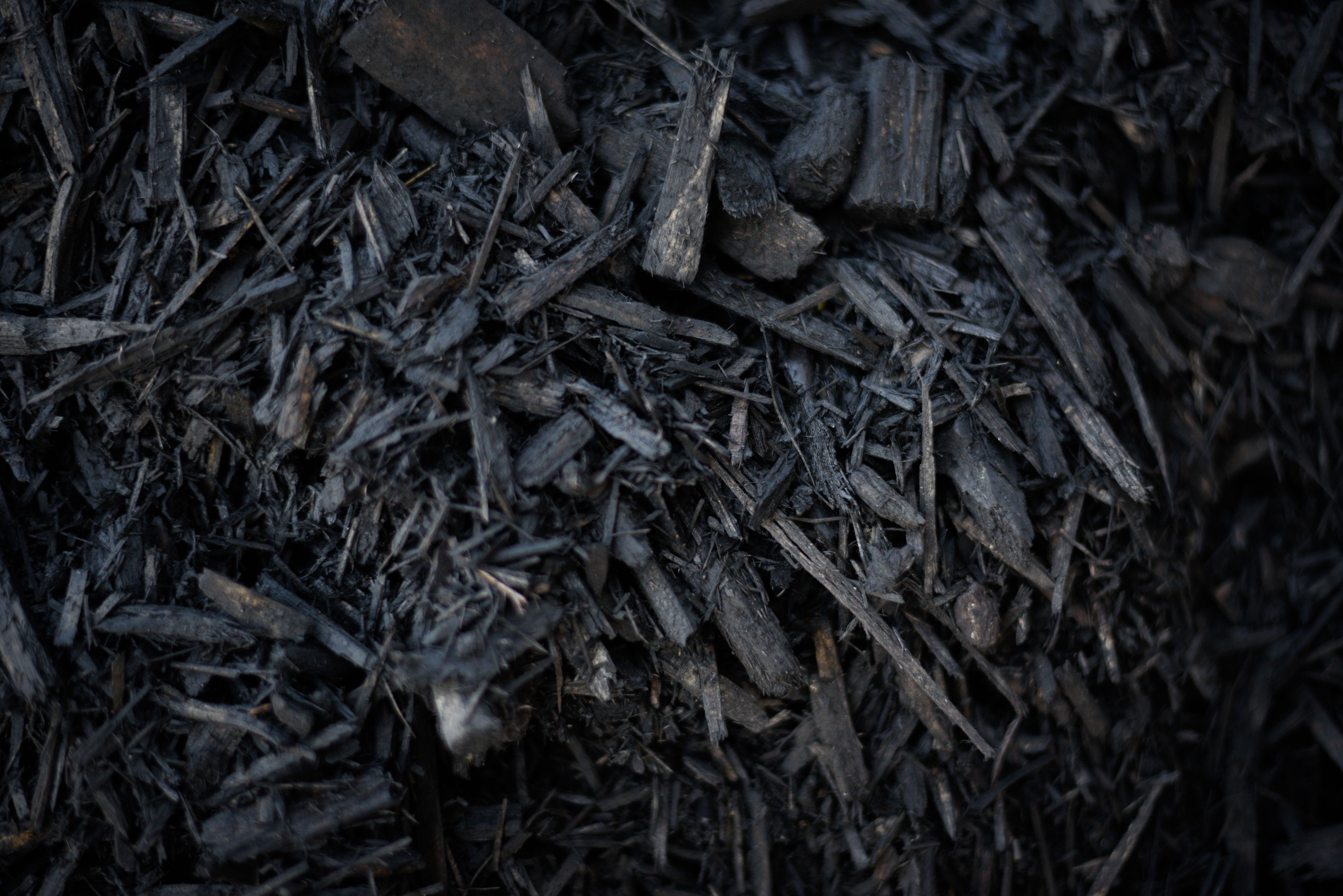 Less Mess Canada Black Bark Mulch