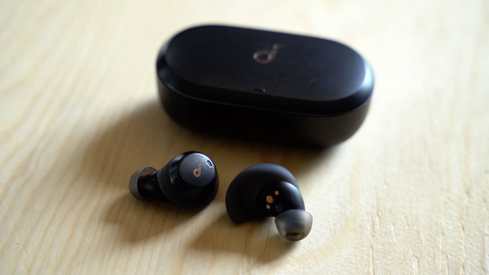 Why are earbuds a better alternative to wired headphones? letsdiskuss