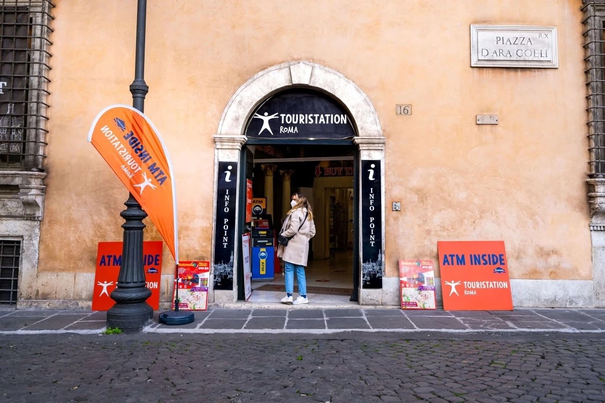 Piazza Venezia Luggage Storage Book Online LugLockers