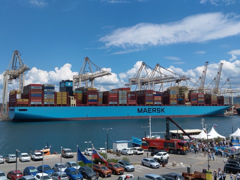 MAERSK CHARLESTON Container / Post Suezmax