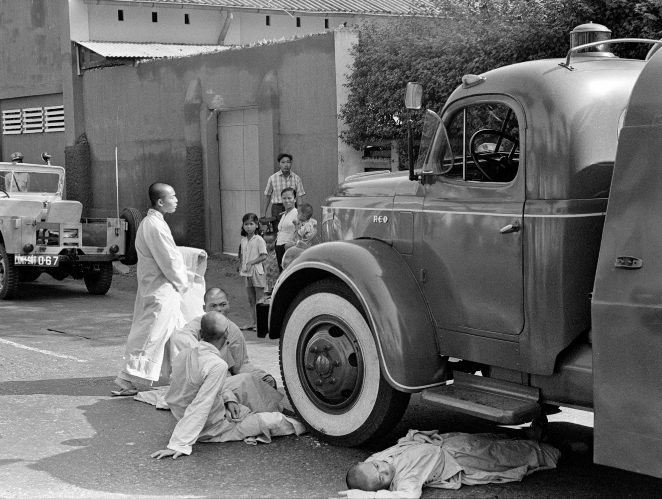 Malcolm Browne The Story Behind the Iconic Burning Monk Time